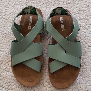 Mukluks About Mary Sling Back Sandals Size 7